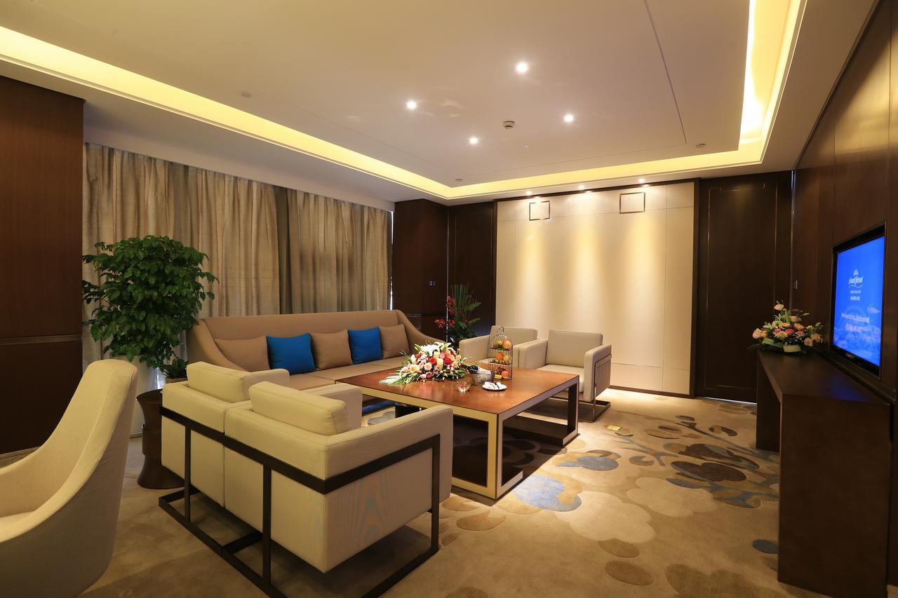 Howard Johnson Xiangyu Plaza Linyi Linyi  Eksteriør billede