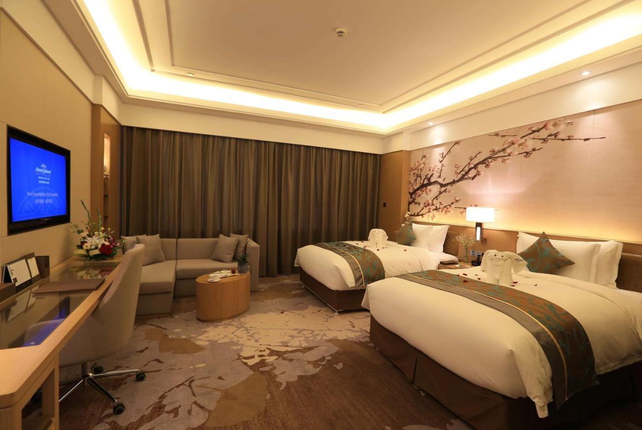 Howard Johnson Xiangyu Plaza Linyi Linyi  Eksteriør billede